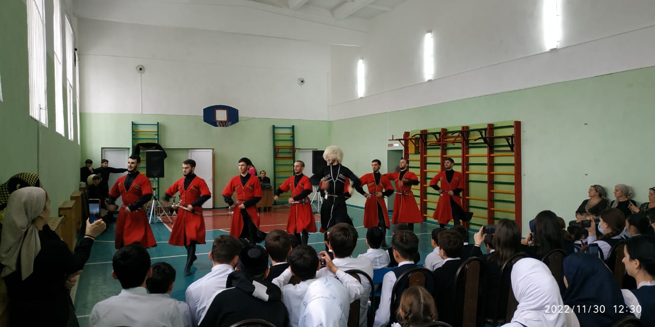 Ансамбль "Магас" провел сольный концерт в СОШ с.п.Долаково