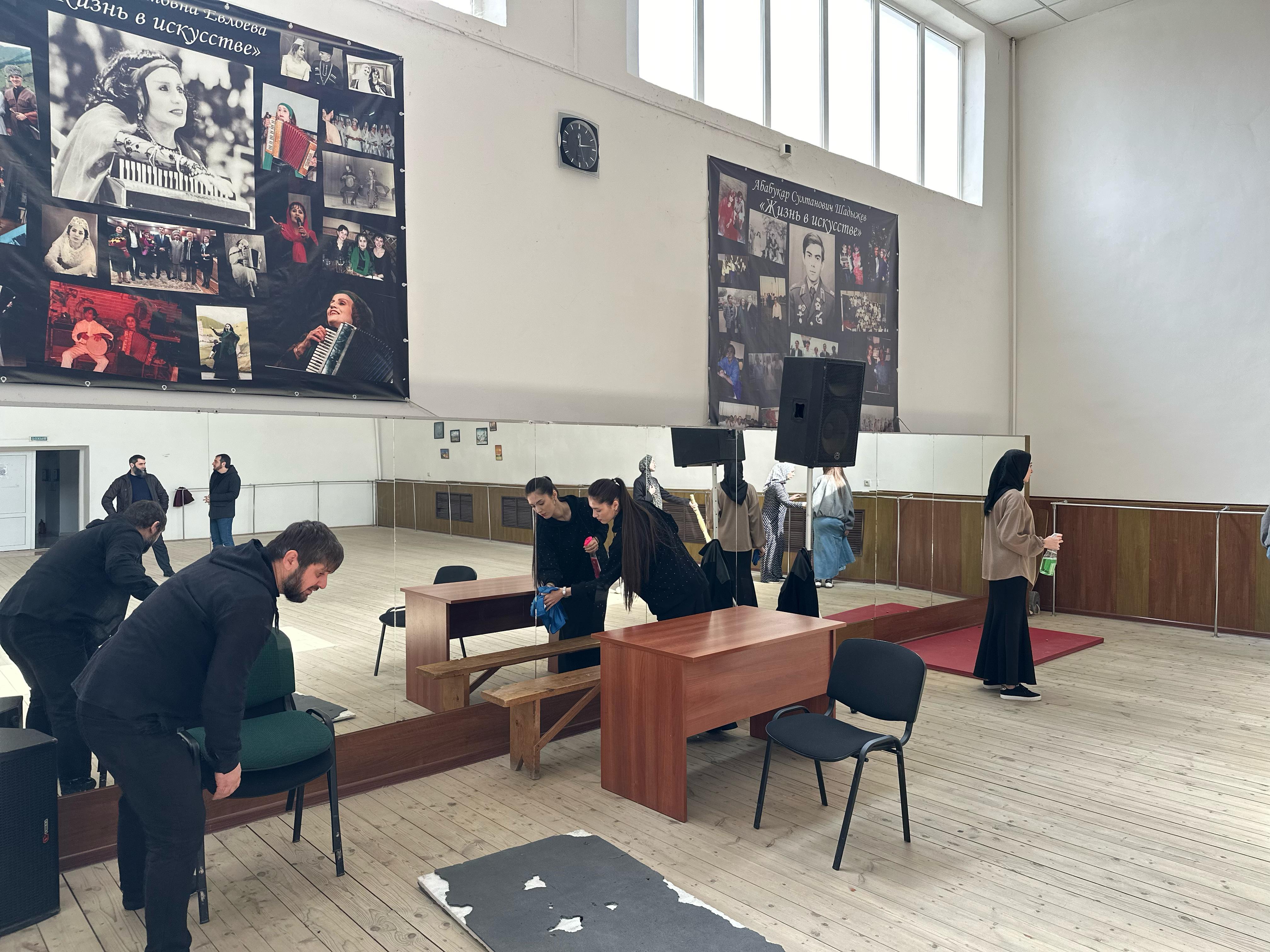 Коллектив ансамбля "Магас" принял участие в общереспубликанском весеннем субботнике